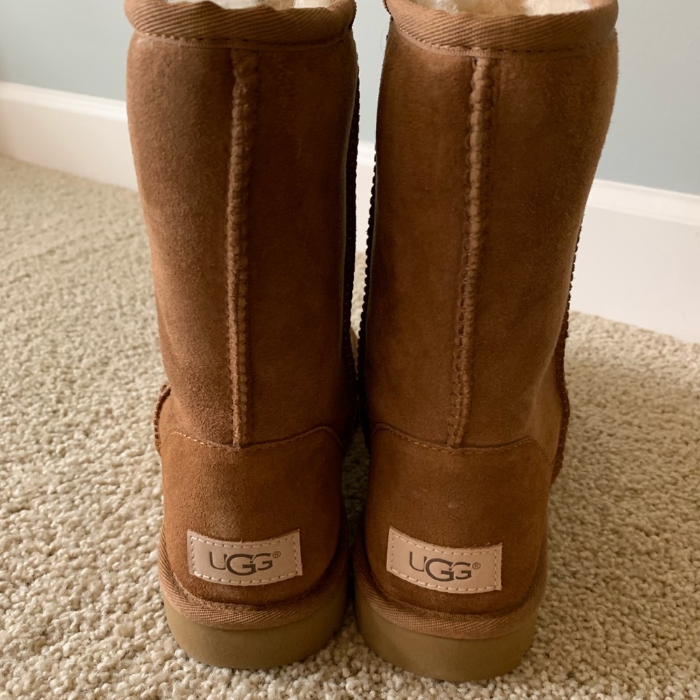 Ugg Classic Short II - Size 8